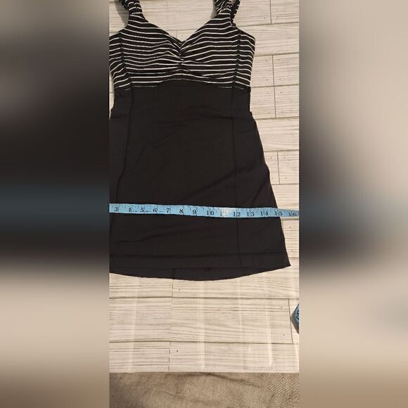 Lululemon Athletica Aria II Black and White Striped Tank Top Size 2 - Picture 3 of 11